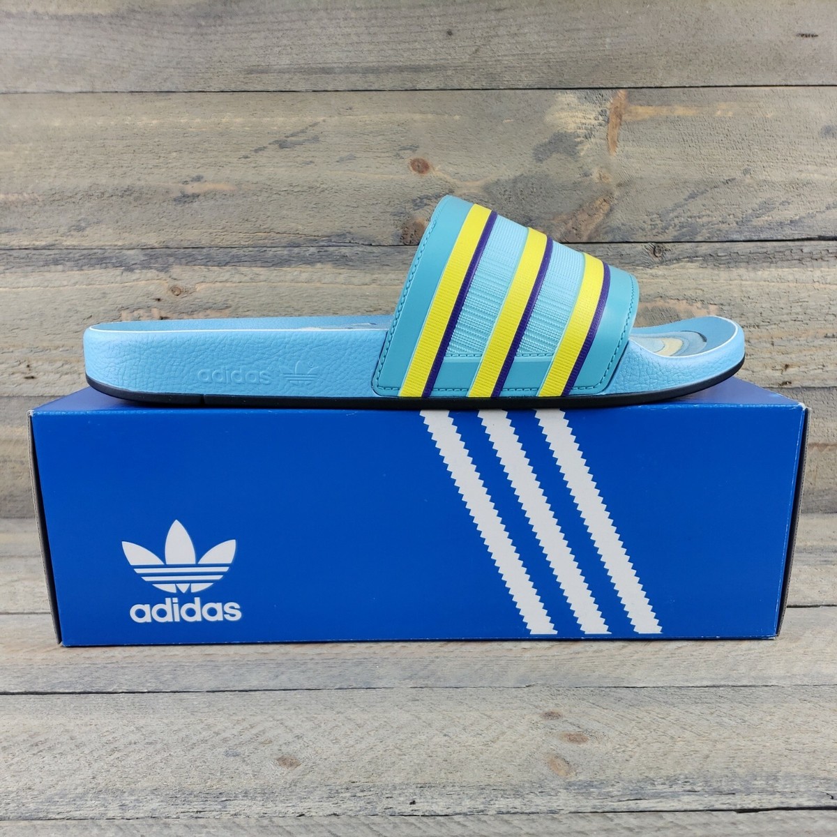 Hướng dẫn cách phân biệt dép Adidas Real hay Fake chính xác 100%